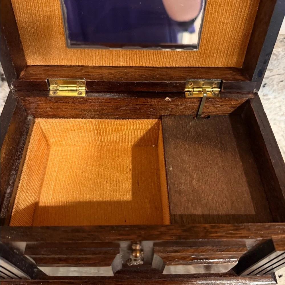 Vintage London Leather Musical Jewlery box